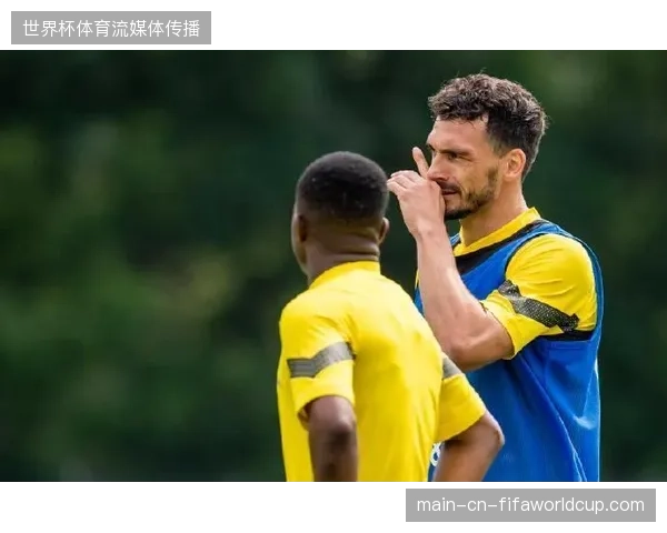塞尔维亚队教练需在世界杯前解决阵容磨合问题，避免因长途奔波和高原反应影响状态